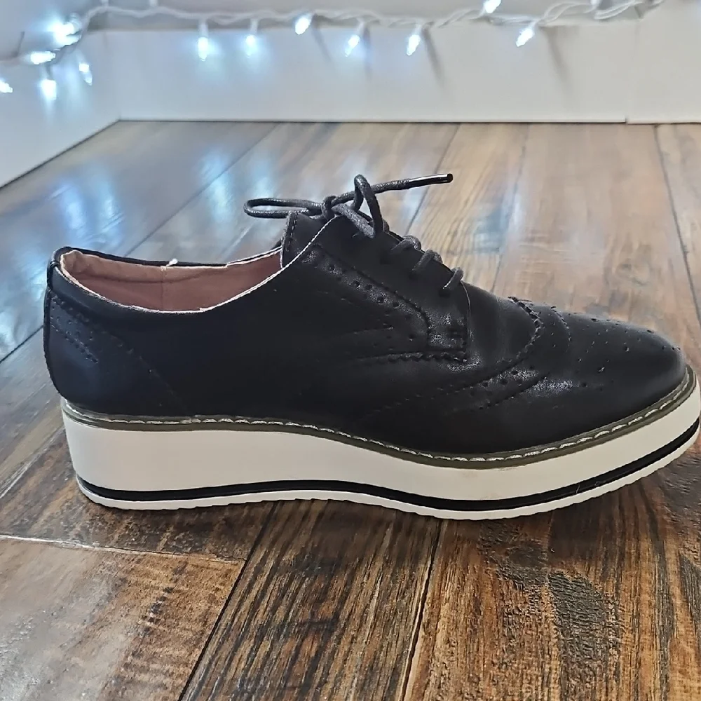 Dadawen‎ Women's Black Platform Oxfords....